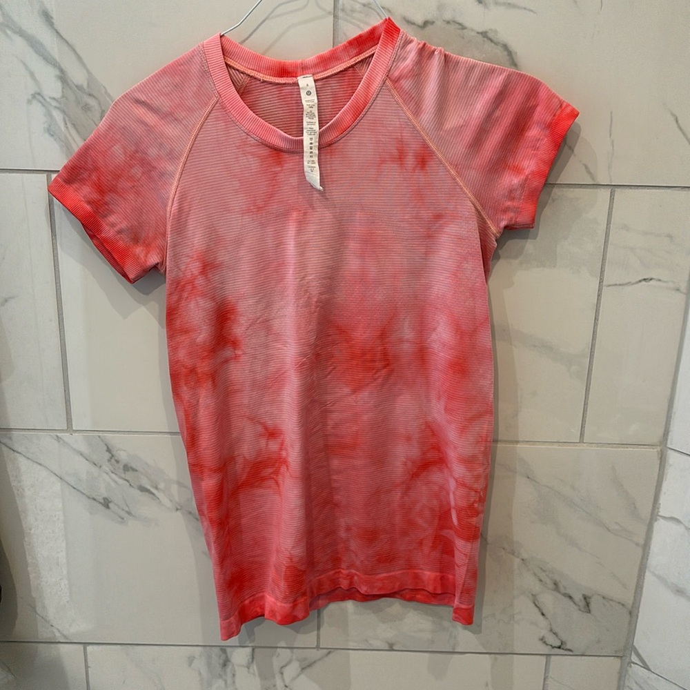 Lululemon shirt size 8